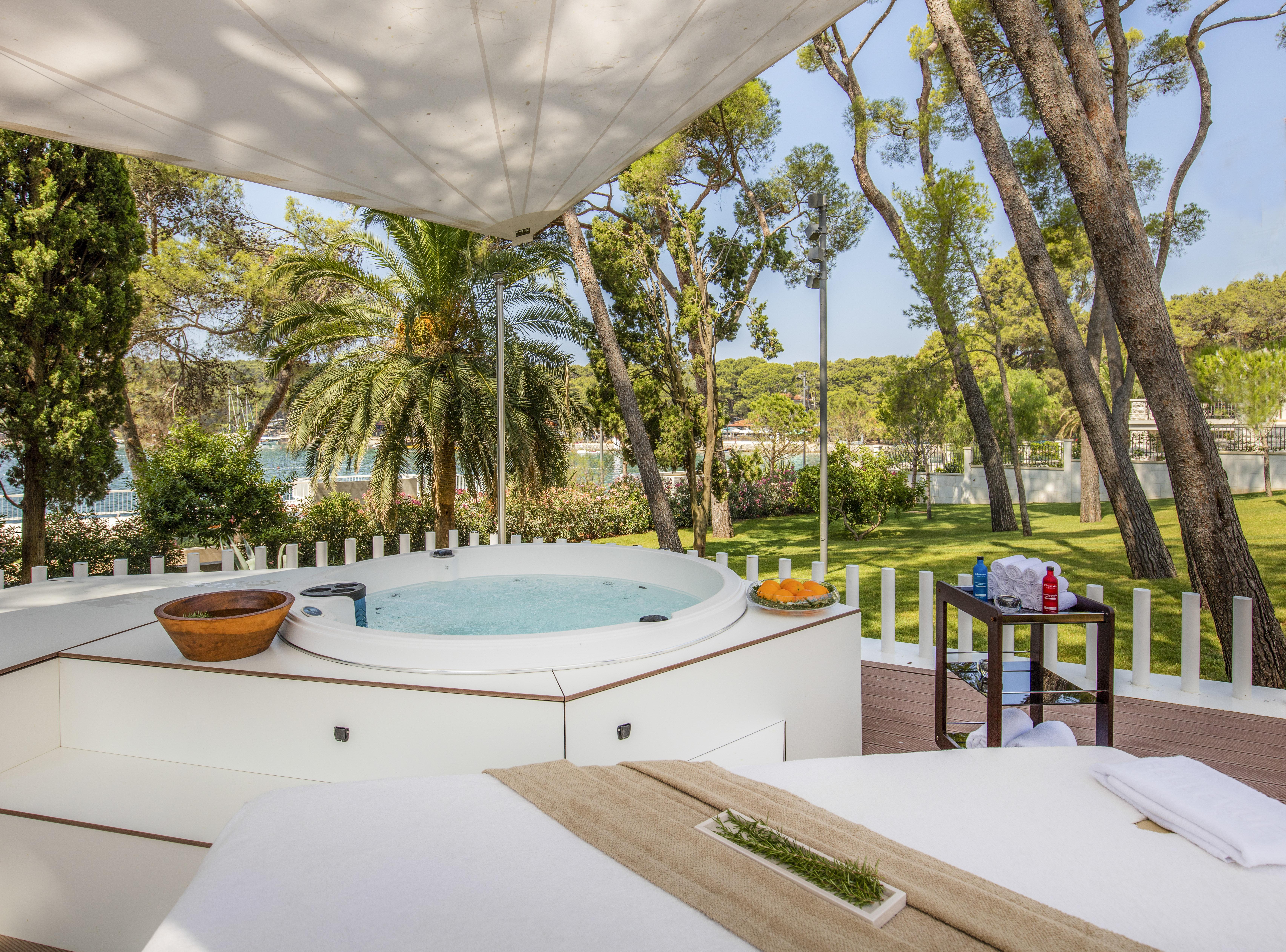 Hotel Bellevue Mali Lošinj Екстериор снимка